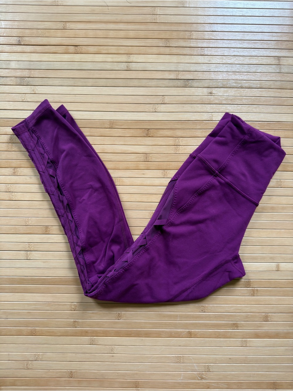 Lululemon - Size 4 - Mesh Leggings - High Rise